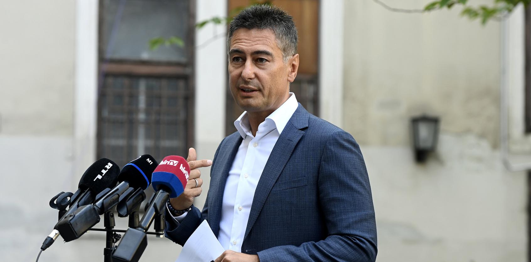 Korrupcióval gyanúsítják Horváth Csaba zuglói polgármestert és egy volt helyi politikust