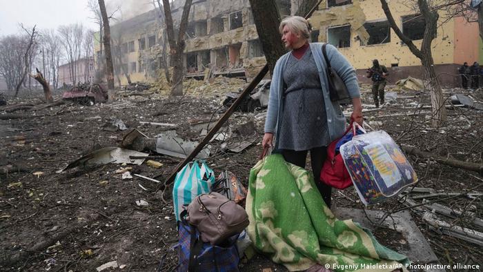 Az orosz lapok továbbra is tagadják, hogy háború zajlik, mégis Kijev melletti csatákról írnak