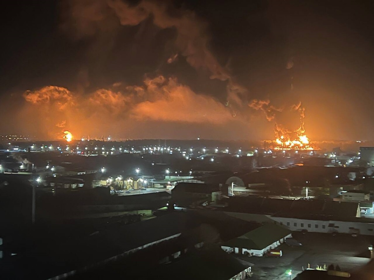 Lángol egy olajraktár az oroszországi Brjanszkban, az ukrán határ közelében