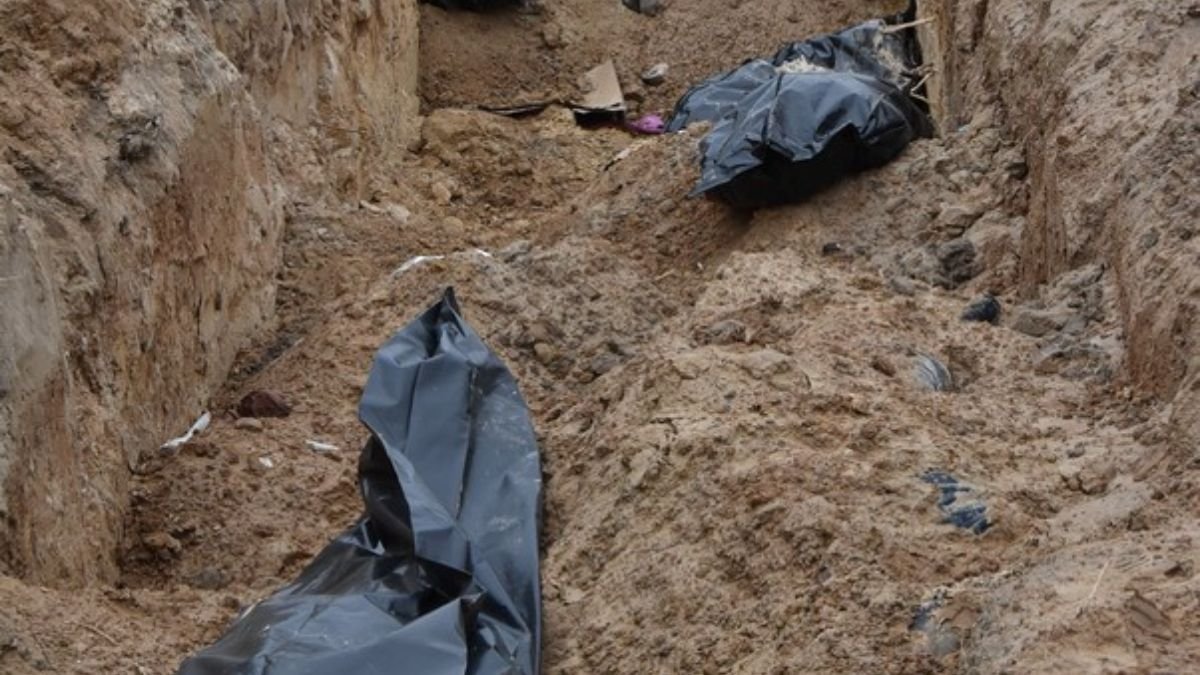 Három héttel az orosz ostrom befejezése után még mindig ássák az új sírhelyeket Csernyihivben