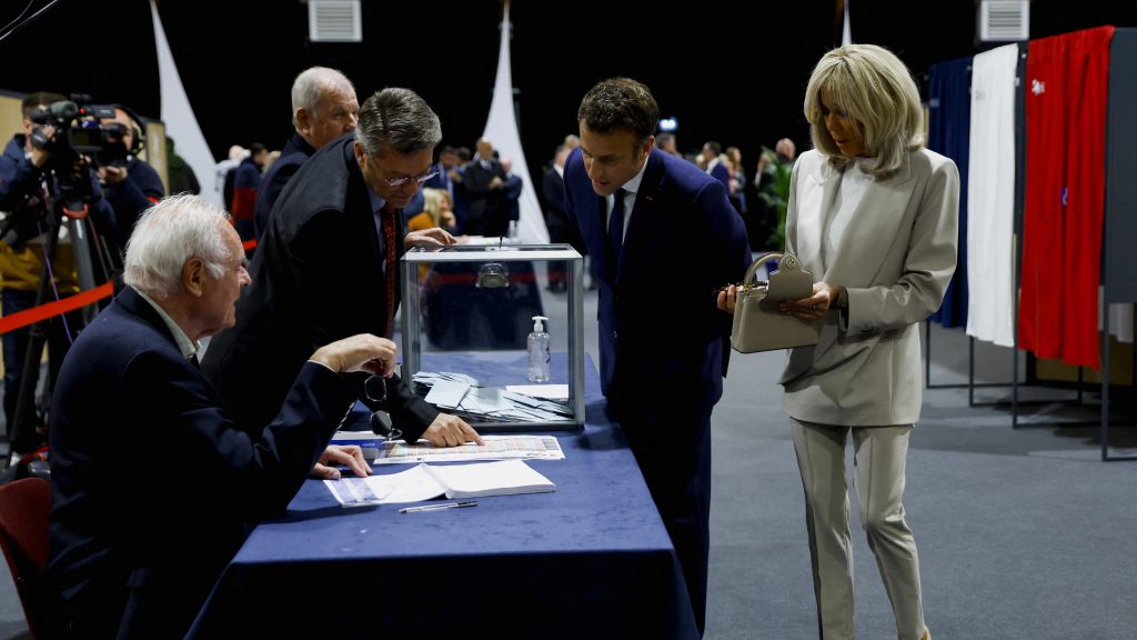 Kisebb a szavazási kedv a vártnál Franciaországban