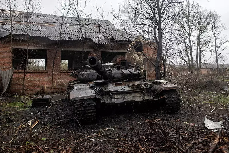 Az orosz hadsereg a Donbaszban is elakadt, Ukrajna most kap nehézfegyverzetet