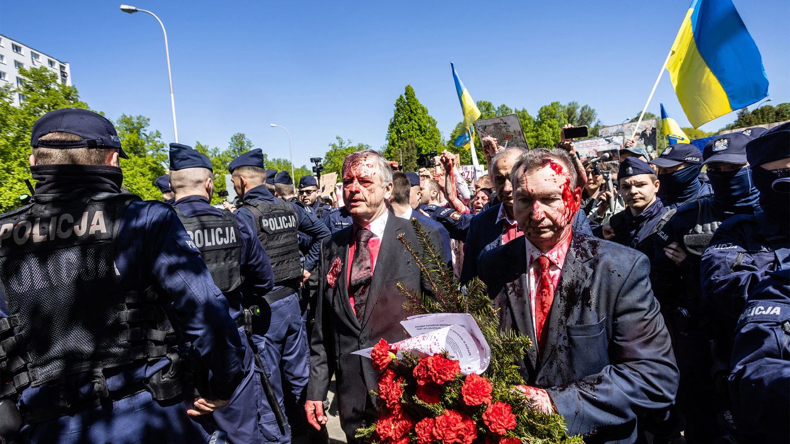 Moszkva tiltakozik az orosz nagykövetet ért, vörös festékes támadás miatt