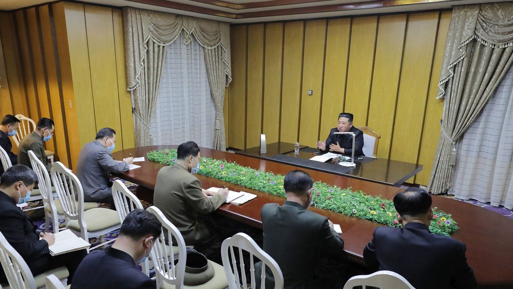 Észak-Korea elismerte hat koronavírusos beteg halálát