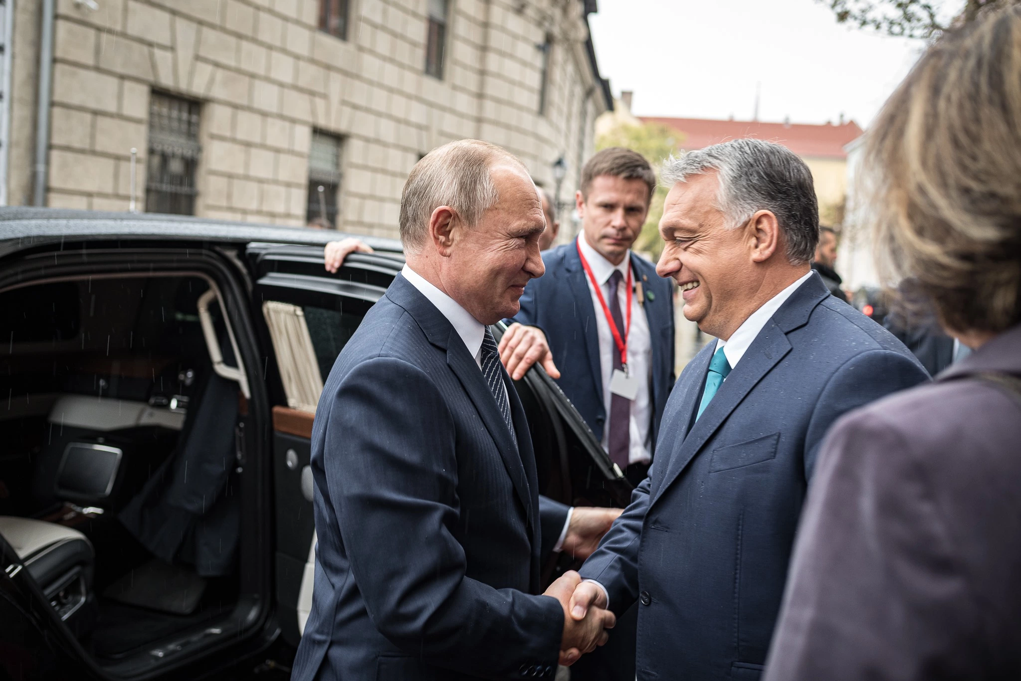 Orbán korrupciós cselekményekben vesz részt az orosz Sberbankkal