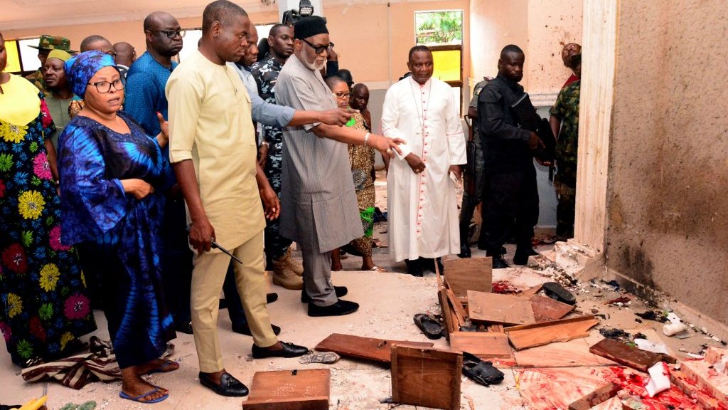 Legalább 50 ember meghalt egy katolikus templomban történt terrortámadásban Nigériában