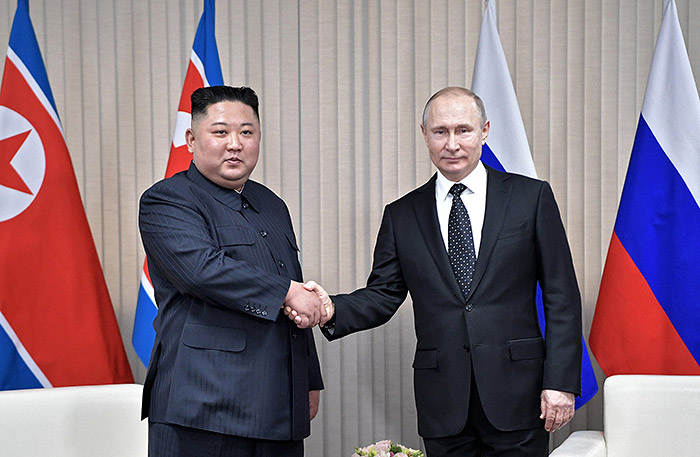 Kim Dzsongun támogatja Putyint és a háborúját