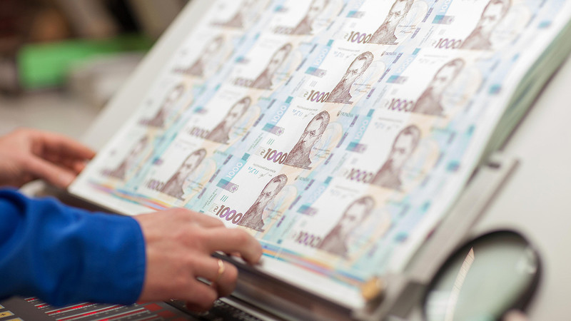 Korlátlan pénznyomtatásba kezdhet az ukrán jegybank