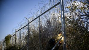Meglőttek egy migránst a bolgár határon