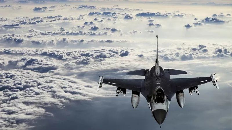 F-16-os vadászgépeket kaphat Ukrajna