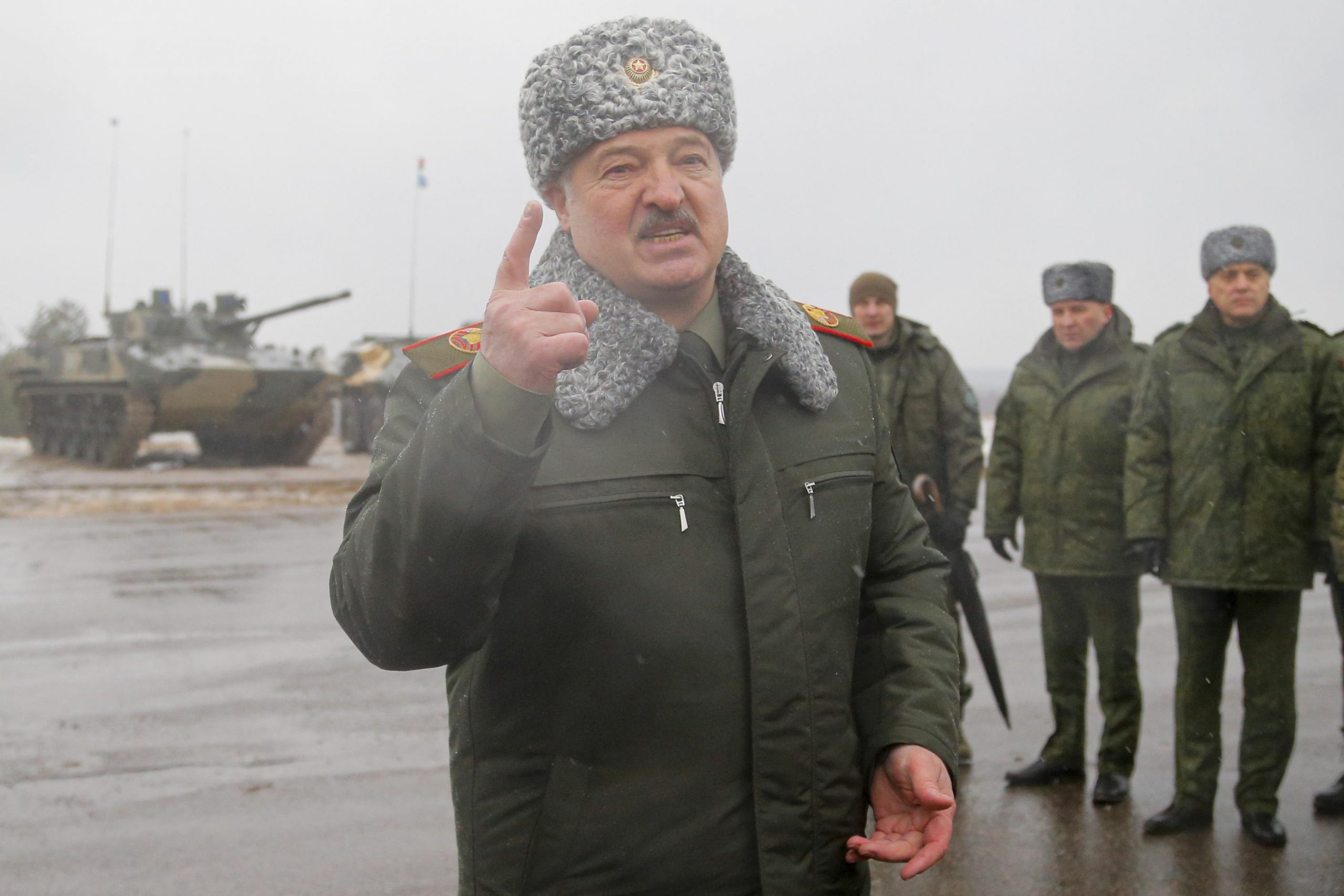 Minszk: Az ukránok több mint 17 ezer katonát csoportosított a fehérorosz határon