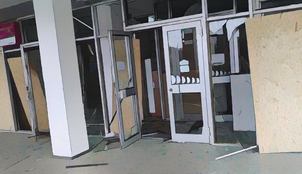 Bentlakásos iskolát és gyerekkórházat is lőttek az oroszok Herszonban