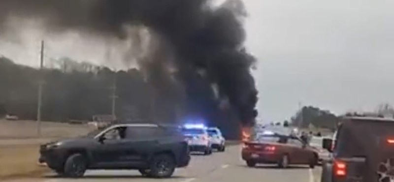 Katonai helikopter zuhant autópályára Alabama államban