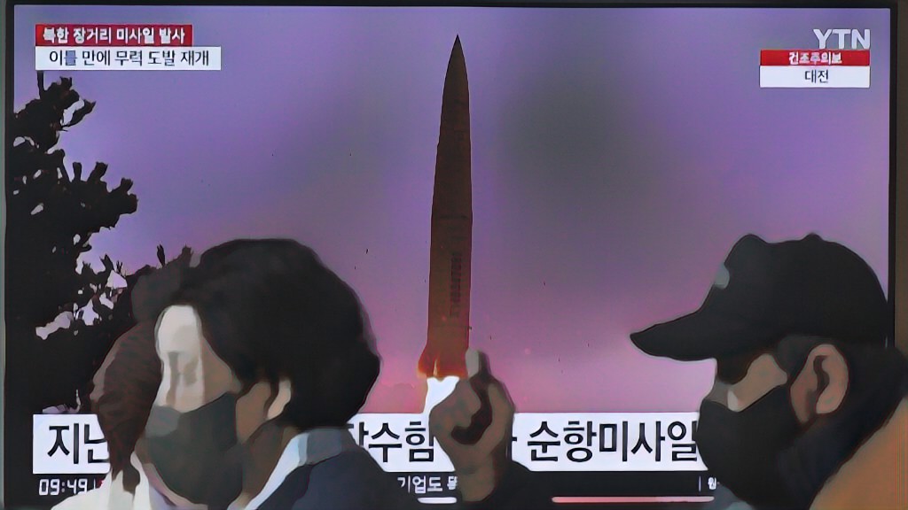 Észak-Korea ballisztikus rakétával köszöntötte a dél-koreai elnök tokiói útját