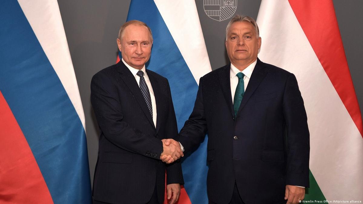 A Kreml szolgálatában: Orbánt saját szövetségesei bírálják