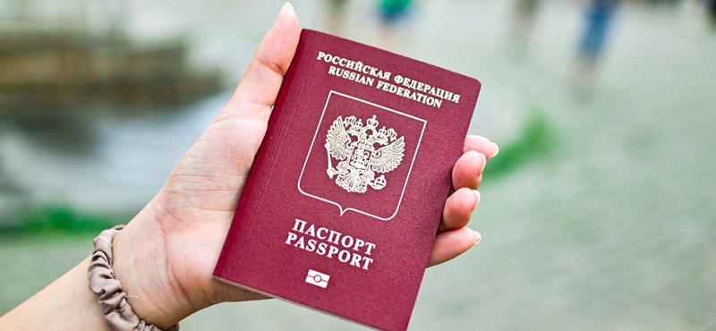 Deportálással és vagyonelkobzással fenyegetik azokat, akik a megszállt területeken nem fogadják el az orosz útleveleket
