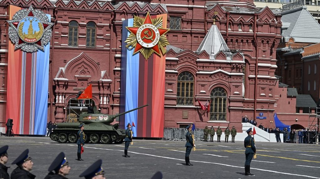 Mindössze egy régi tankot tudtak kiállítani a Vörös térre Putyinék