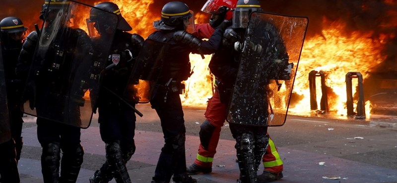 Utcai zavargások voltak Franciaországban, legalább 108 rendőr sérült meg