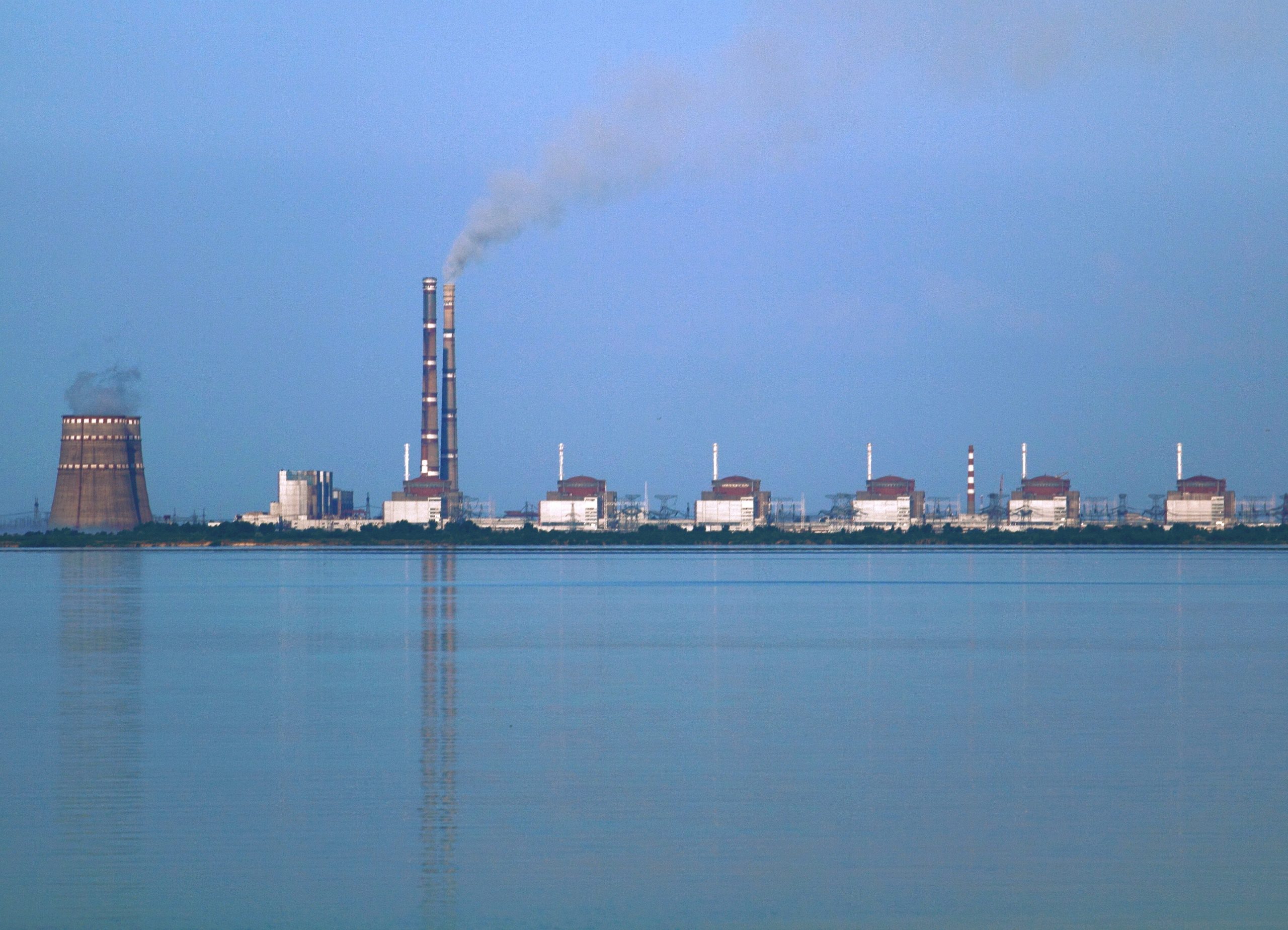 Veszélybe kerülhet a zaporizzsjai atomerőmű, amennyiben egy közeli gát nem lesz képes tartani a rekordmagas vízszintet