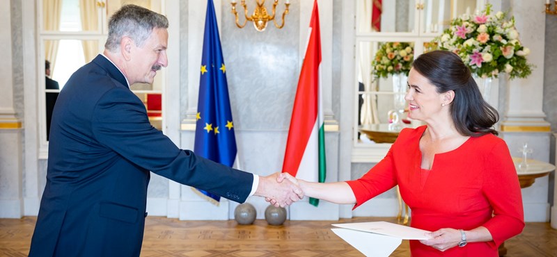 Útnak indította az államfő az új kijevi magyar nagykövetet, tanácsot is adott