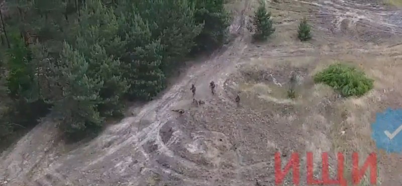Videón, ahogy menekülő orosz katonákat lőnek agyon a sajátjaik