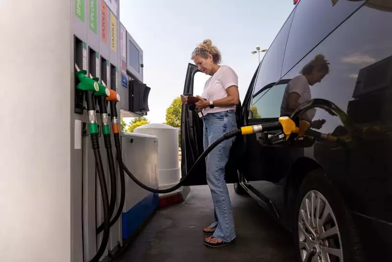 Még drágább lesz a benzin, ráadásul adóemelés miatt