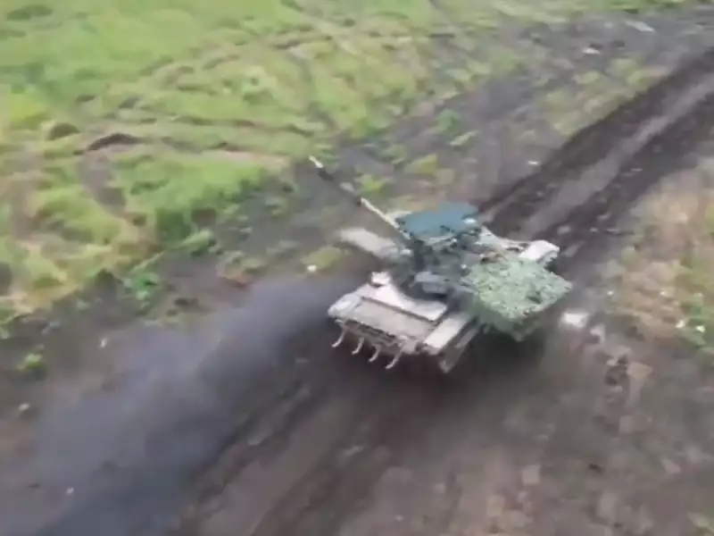 Sufnituning tankszörny bukkant fel Oroszországban