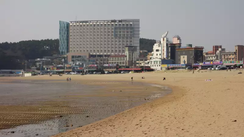 Radioaktív szennyezést vizsgálnak a strandokon, életveszélyes a lubickolás