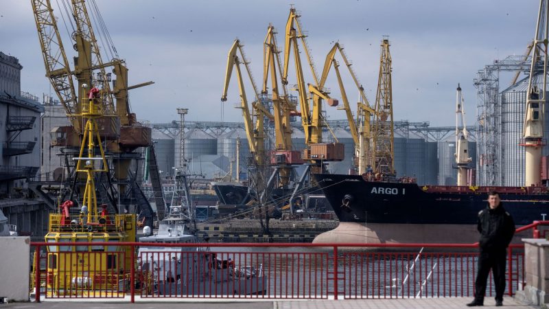Orosz légicsapások ukrán kikötővárosok ellen a gabonaszerződés felmondása után