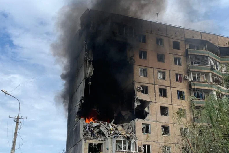 Lakóházat és egyetemet lőttek az oroszok, legalább egy halott