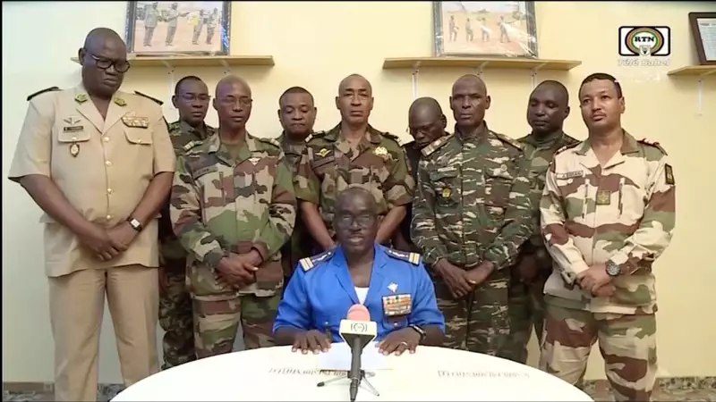 Még mindig fogva tartják az elnököt a nigeri puccsot elkövető katonák