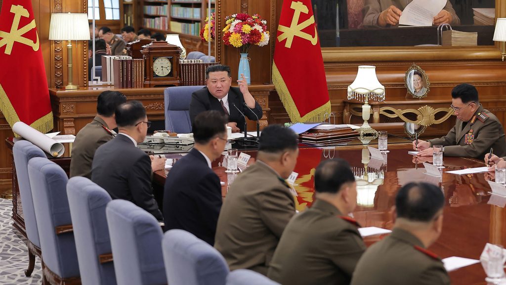 Kim Dzsongun háborúra készíti fel a hadseregét