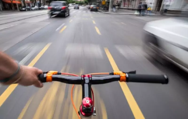 Folytatódik a budapesti biciklisáv mizéria: a mentők és az Autóklub célkeresztjében a sárga folyosó