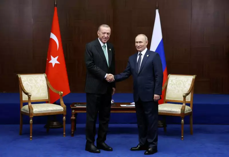 Erdoganon a világ szeme: a hónap végén meggyőzheti Putyint