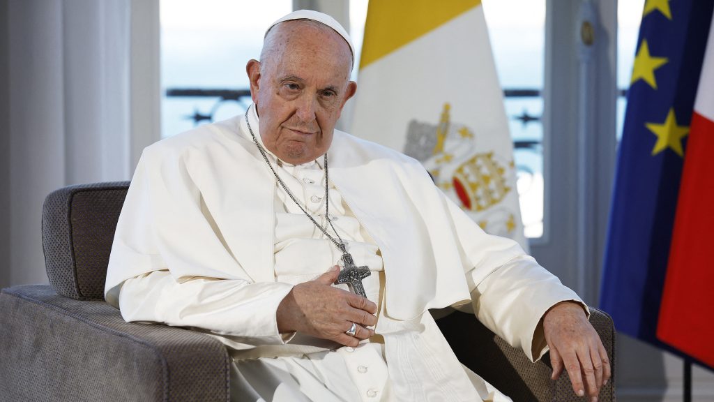 Ferenc pápa: Minden országnak biztosítania kellene a migránsok rendezett beutazási lehetőségét