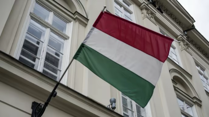 Magyar manipulátorok: Budapest megállja a helyét