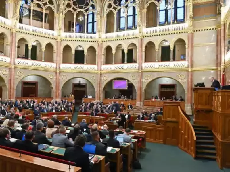 Orbán Viktor felszólalásával indul a parlamenti munka