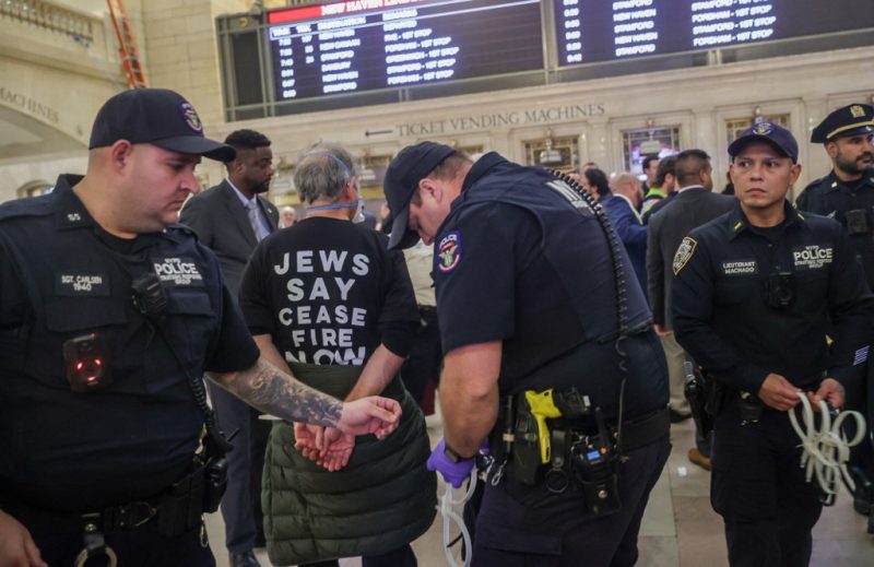 New Yorkban százakat vettek őrizetbe