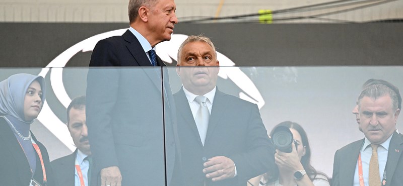 Balásy cégei szállították több száz millió forintért augusztus 20-án Orbán Viktor VIP-vendégeit