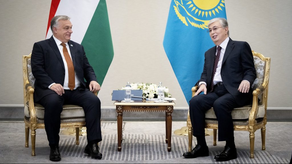 Kazahsztánba utazik Orbán Viktor