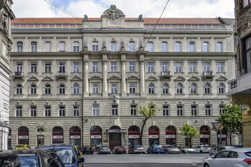 Árverés alatt a Magyar Fejlesztési Bank székháza