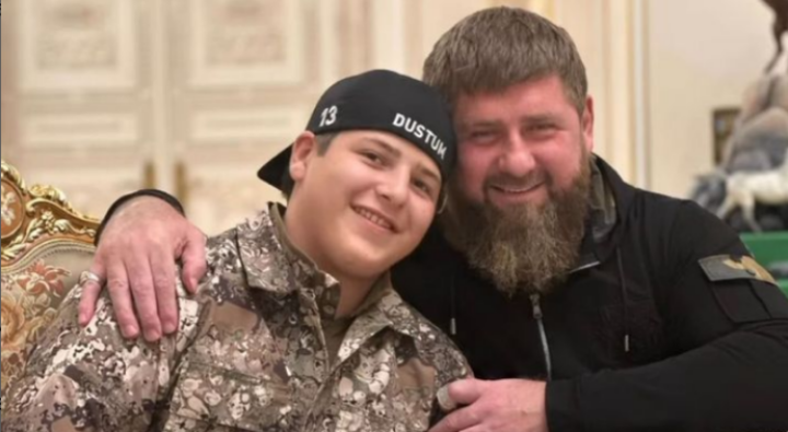 Kadirov fia, aki nemrég megvert egy Korán-égetőt, helyet kapott az apja testőrei között