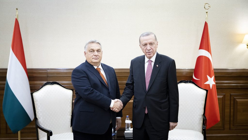 Orbán Viktor Erdogannal tárgyalt Kazahsztánban