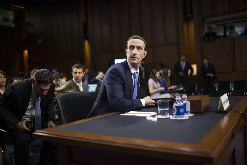 Zuckerberg addig Facebookozik, ameddig nem lát