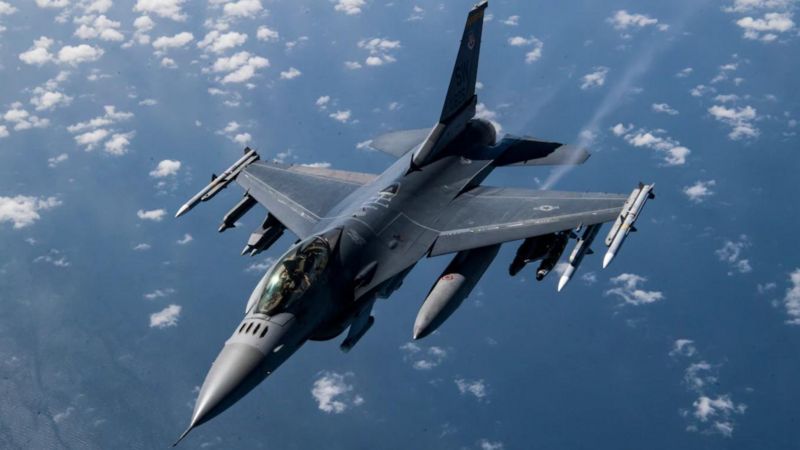 Dániában tanulnak F-16-ost vezetni ukrán pilóták