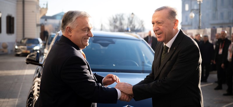 Orbánéknak sietni kell, a török parlament szakbizottsága már jóváhagyta a svéd NATO-csatlakozást