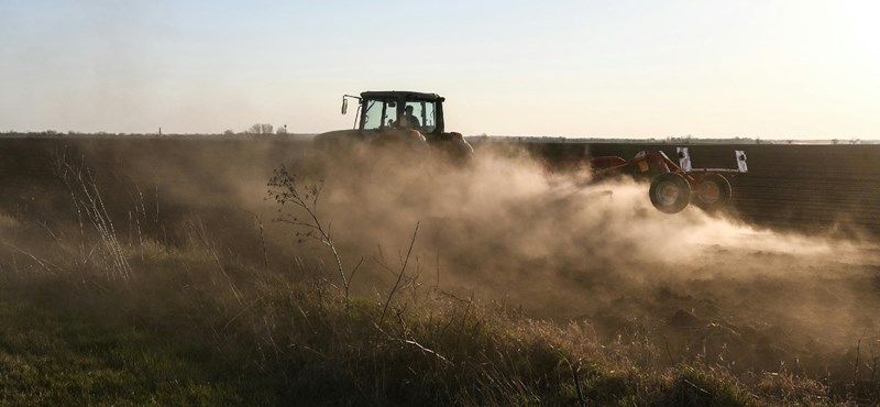 Pénzügyileg teljesen lepusztult a magyar mezőgazdaság, feleannyi műtrágyát vesznek a gazdák, mint két éve