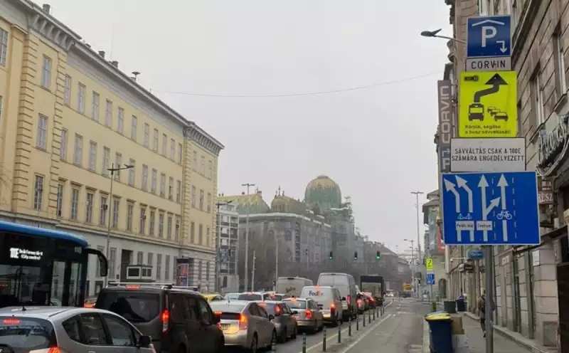 Egyedi közlekedési tábla jelent meg Budapesten, ilyet még biztos nem látott