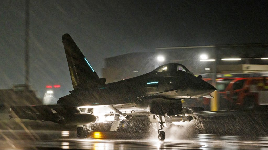 Ismét a jemeni húszikat támadta a brit és az amerikai légierő