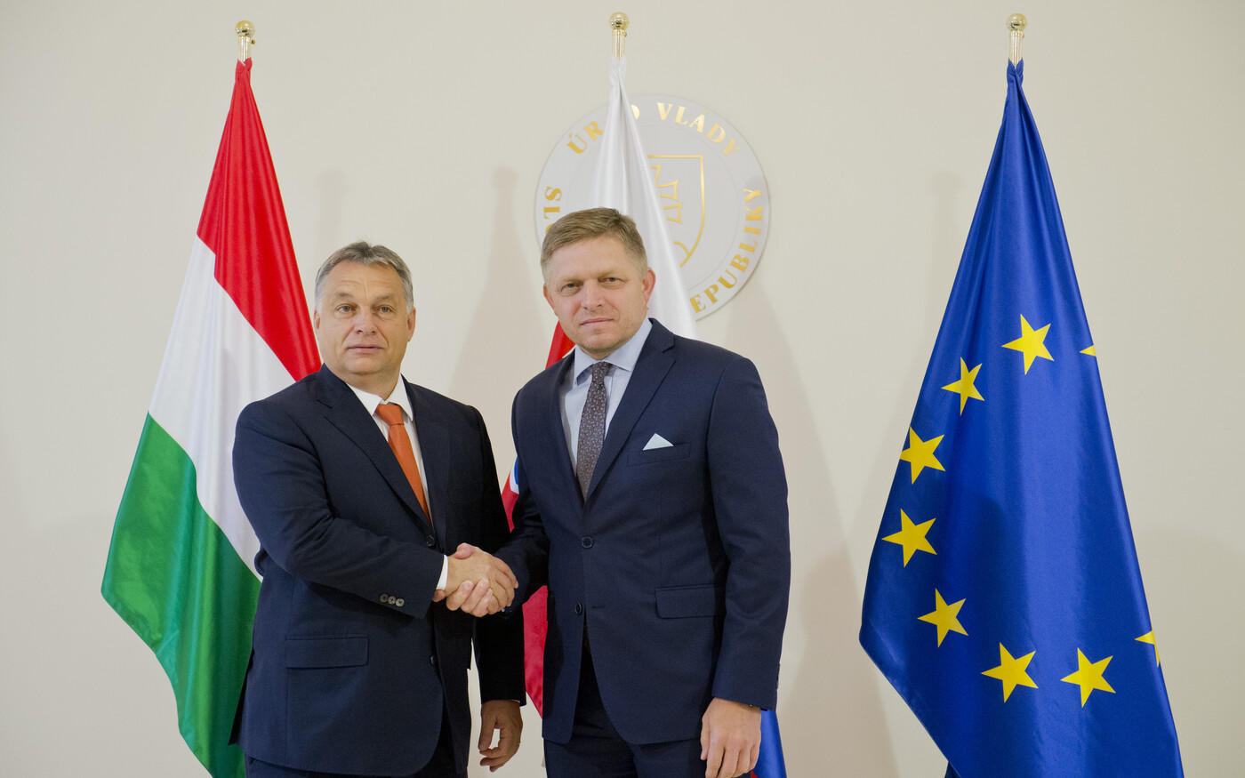Ficó és Orbán erős ölelése el nem homályosíthatja a szemünket